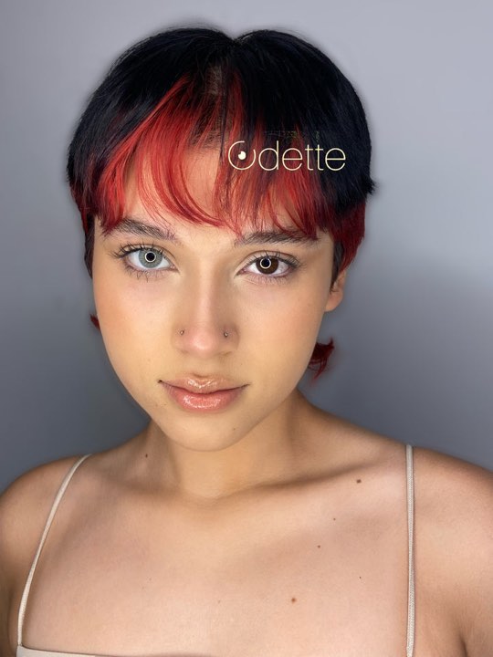 Modelo con el tono Celestial